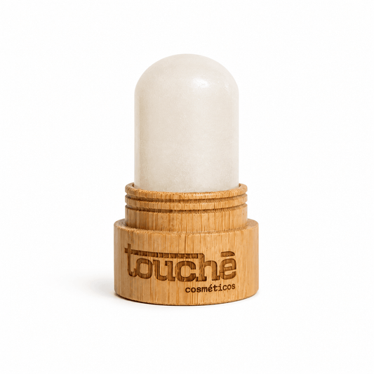 Desodorante de cristal natural com embalagem de bambu da Touché Cosméticos, sem toxinas e suave para a pele