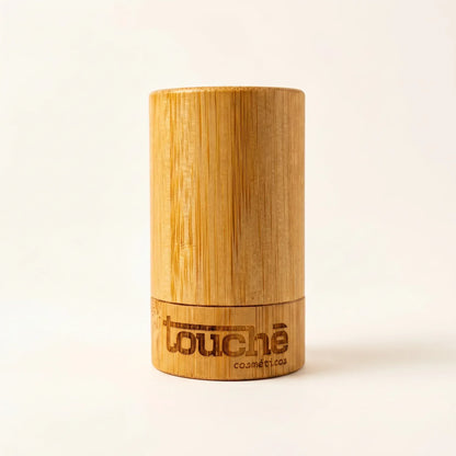Desodorante natural em embalagem de bambu da Touché Cosméticos, sem toxinas e gentil com a pele.